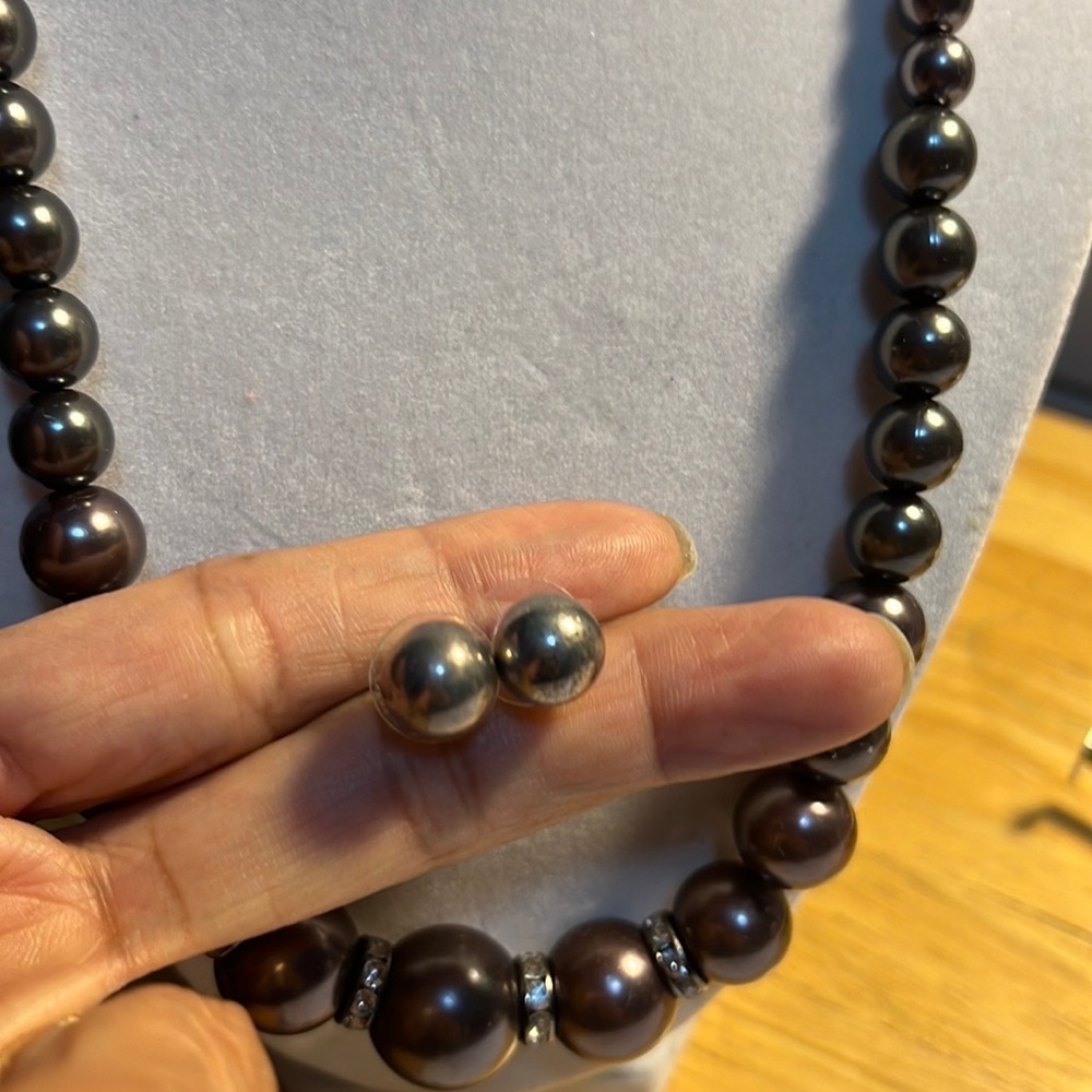 ❤️21 Grayish Brown Necklace NWOT